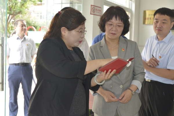 区委书记江山陪同省纪委副书记范晓丽到大明湖街道开展调研