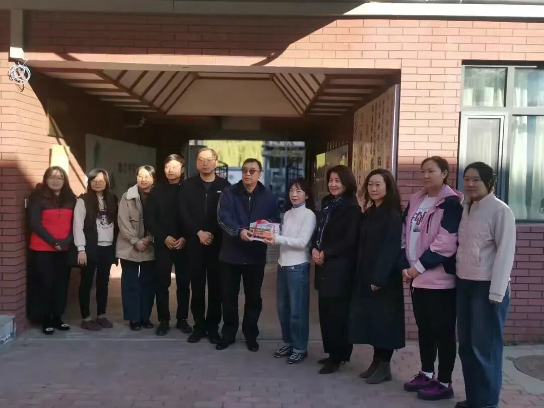 区科协会同泉城路街道临湖社区开展“我和院士同读一本书”暨科普讲座活动